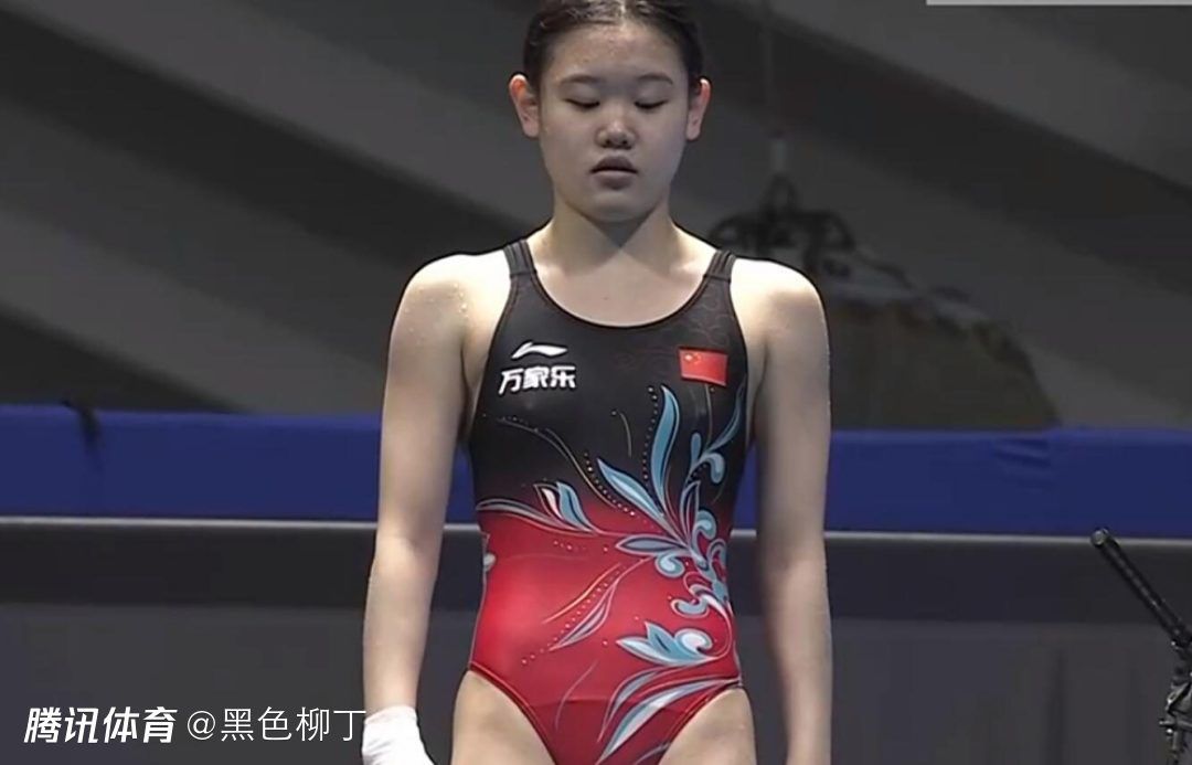 永田从高中起头和伴侣成立了一个剧团，他兼任编剧和导演，但剧作因为过分前卫收到了良多差评，剧团面对着行将闭幕的状况。直到一天，永田在路上向穿戴一样鞋子的沙希搭话。胡想成为演员的沙希和永田就这么谈起了爱情。身无分文的永田搬进了沙希的家里，两人起头了同居糊口。沙希无前提地撑持着永田追逐胡想，永田也垂垂从头拾起对戏剧的酷爱。